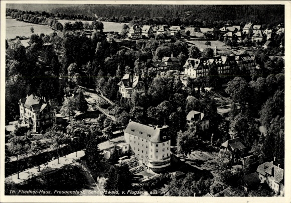 KP Freudenstadt w Schwarzwaldzie, zdjęcie lotnicze, Th. Dom Fliednera, Schwald, liczne wille
