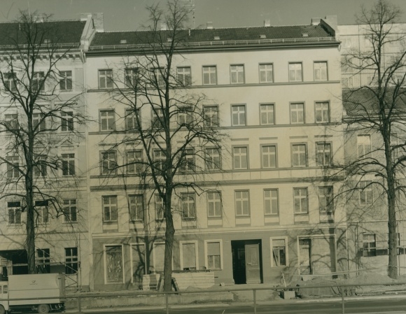 Photo Berlin Lichtenberg Alt Friedrichsfelde, Street of Liberation North 103, old building, new building