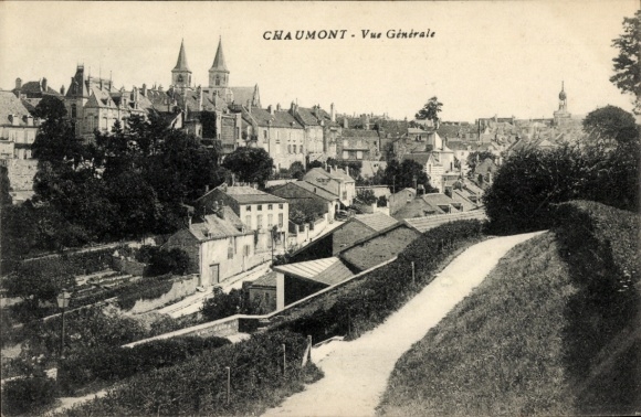 KP Chaumont Haute-Marne, widok miasta na kościół, domy