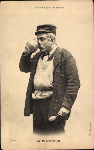 Postcard Le Passementier, French costume, man drinking, spoon