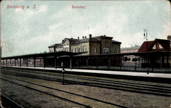 Postcard Bernburg an der Saale, station track side