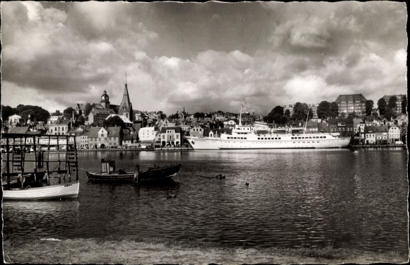 Ak Flensburg in Sleeswijk Holstein, MS wapen van Hamburg in de haven