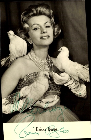 Ak Schauspielerin Erica Beer, Portrait, Autogramm, Tauben, Perlen