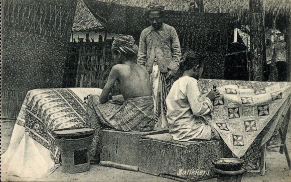 Postcard Indonesia, craftsmen, weavers