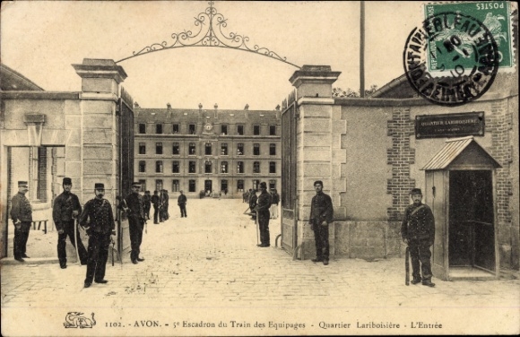 Postcard Avon Seine et Marne, 5e Escadron du Train des Equipages, Quartier Lariboisière L'Entrée