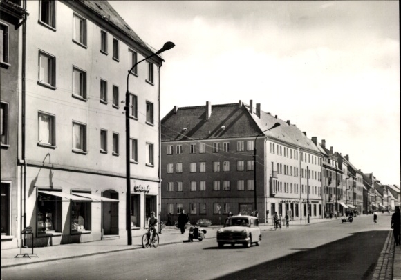 Ak Eilenburg an der Mulde, Stadtansicht, Leipziger Straße,  Gebäude, Autos, Fahrräder