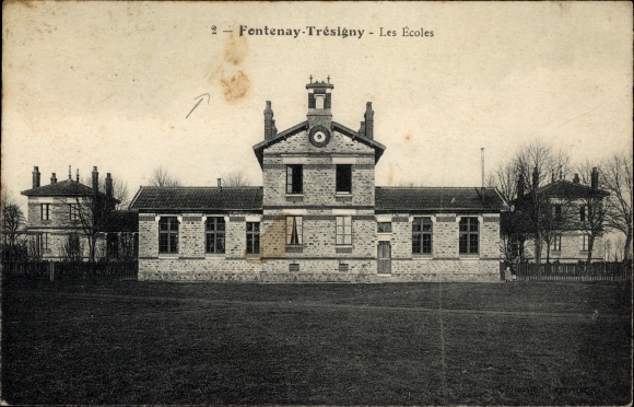 Ak Fontenay Tresigny Seine et Marne, Les Ecoles