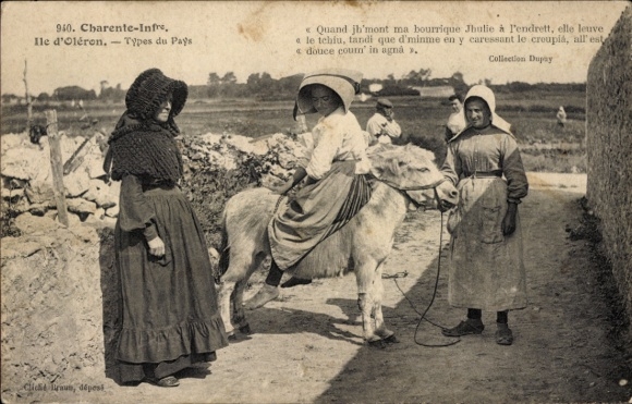 Ak Oléron Charente Maritime, Frauen in Volkstrachten