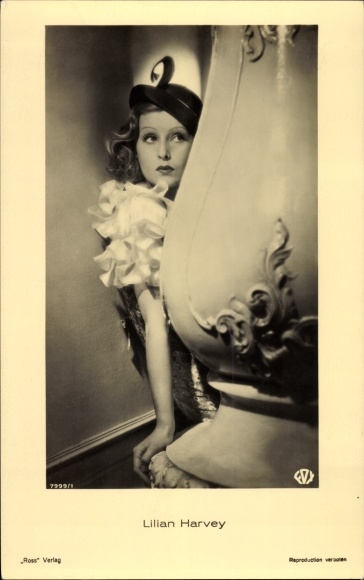 Postcard actress Lilian Harvey, portrait, Ross Verlag 7999/1