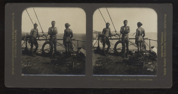 Stereo Foto Ozeanien, Palau-Inseln, Insel Koror, Einheimische bei der Arbeit auf einem Schiff