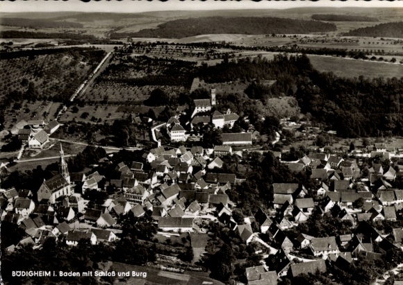 Ak Bödigheim Buchen in Odenwald Baden, luchtfoto van het kasteel en de vesting, veel daken, landelijk