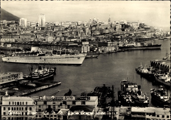 Ak-passagiersschip MS Giulio Cesare in de haven van Genua