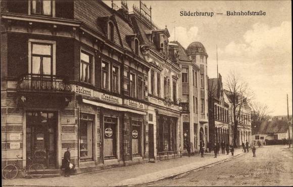 Ak Süderbrarup Schleswig Holstein, uitzicht op Bahnhofstrasse, bakkerij, patisserie, Germania Bazar