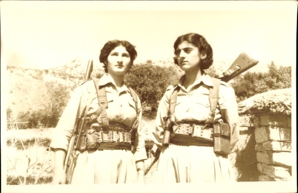 Foto Ak Iran, Kriegerinnen, Komalah