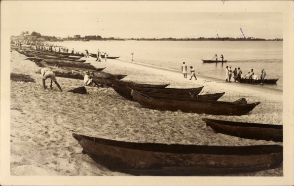 Postcard Africa, beach party, canoes