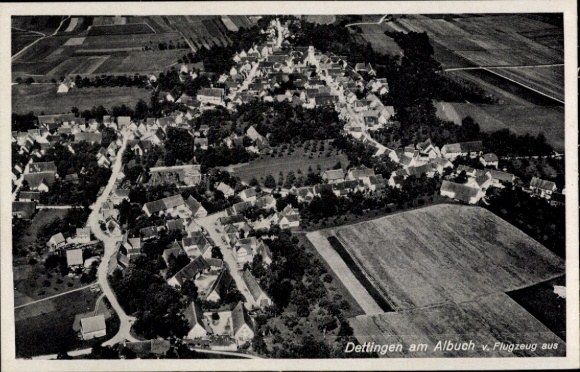 Ak Dettingen am Albuch Gerstetten Württemberg, Luftaufnahme, Dorfansicht, Bild aus Flugzeug, Schw