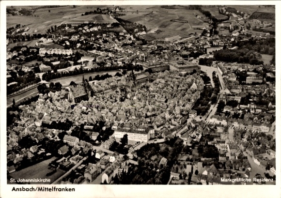 KP Ansbach w środkowej Frankonii w Bawarii, kościół św. Jana, rezydencja margrabiów, zdjęcie lotnicze