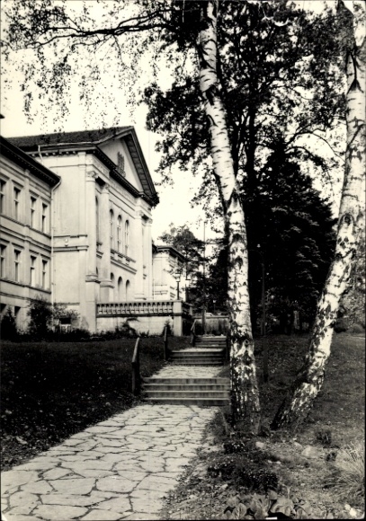 Ansichtkaart Waldsieversdorf Märkische Schweiz, historisch gebouw, trappen, bomen, zwart-witfoto