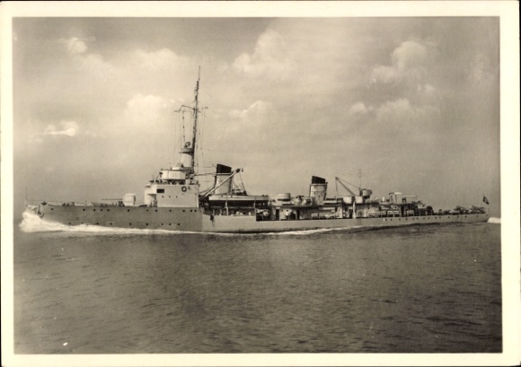 Ak Deutsche Kriegsschiffe, Kriegsmarine, Flottenbegleiter F3, In voller Fahrt