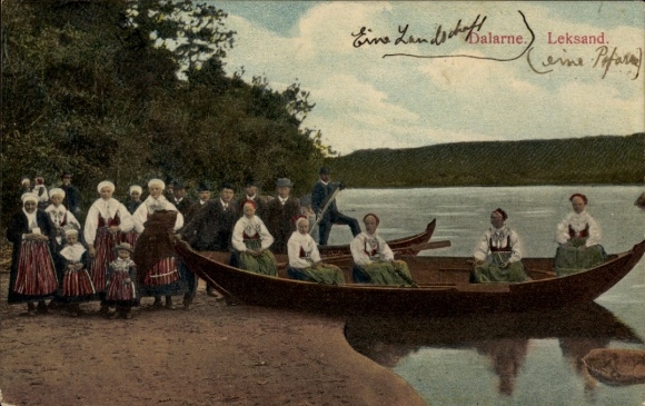 Postcard Leksand Dalarne Dalarna Sweden, people in folk costumes, rowing boats