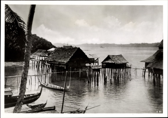 Foto Hoffmann, Papua Neuguinea, Wohnhütten am Ufer, März 1942
