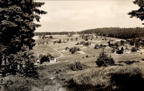 Ak Mühlleithen Klingenthal in het Vogtland in Saksen, landschapsfoto, veel huizen, beboste heuvels...