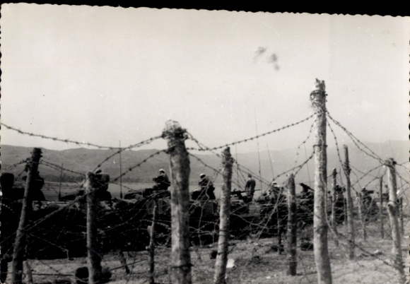 Photo Foreign Legion in Vietnam, 1st REC, rest before the operation near Quang Nam, barbed wire