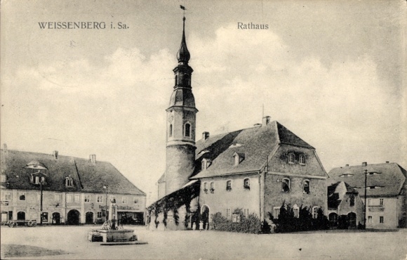Ak Weißenberg in Sachsen, Rathaus in  Turm, Brunnen,  Architektur