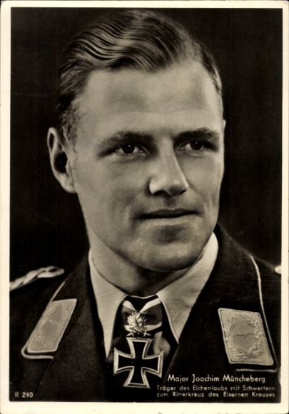 KP Krzyż Kawalerski majora Luftwaffe Joachima Müncheberga, liście dębu z mieczami