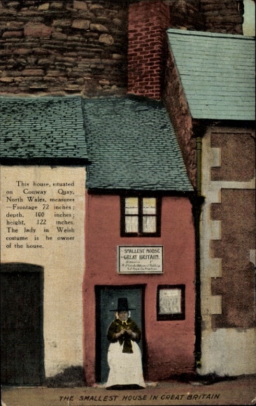 Postcard Conway Conwy Wales, Smallest house in Great Britain, dimensions, lady in traditional clothing
