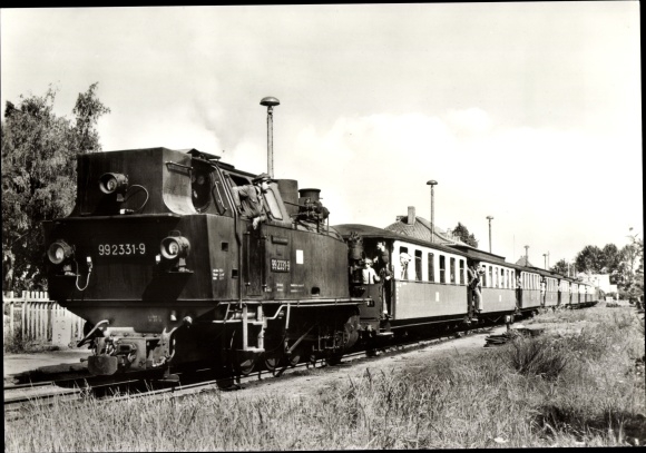 Ak Ostseebad Kühlungsborn, Bäderbahn Molli, Lokomotive 99 2331-9, Bahnhof Kühlungsborn Ost