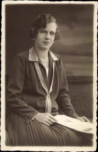 Photo Postcard woman portrait, hairstyle