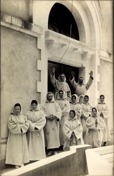 Postcard Dax Landes, church, group photo