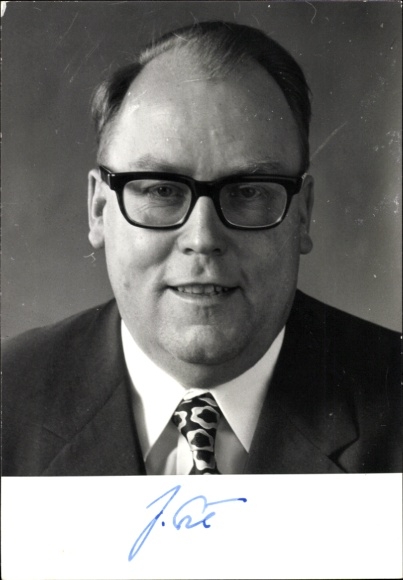 Postcard politician Josef Ertl, Federal Minister of Food, Agriculture and Forestry, autograph