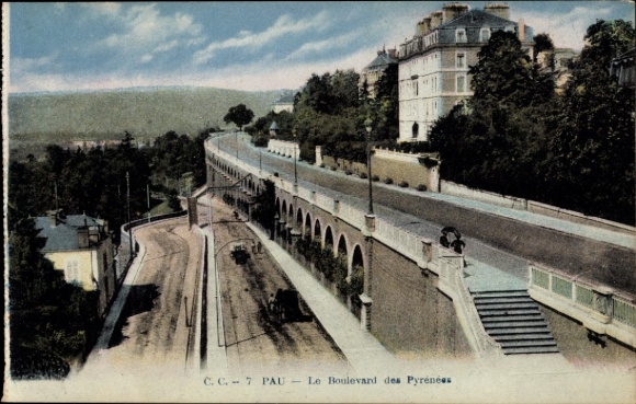 Ak Pau Pyrénées-Atlantiques, Boulevard des Pyrénées, uitzicht op de stad, bomen, straat, gebouwen