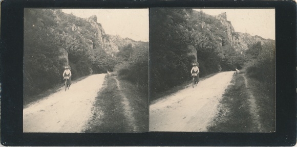 Stereo photo Avallon Yonne, landscape, woman on a bicycle