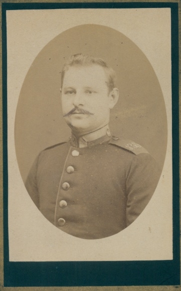 CdV French soldier in uniform, portrait, Regiment 136