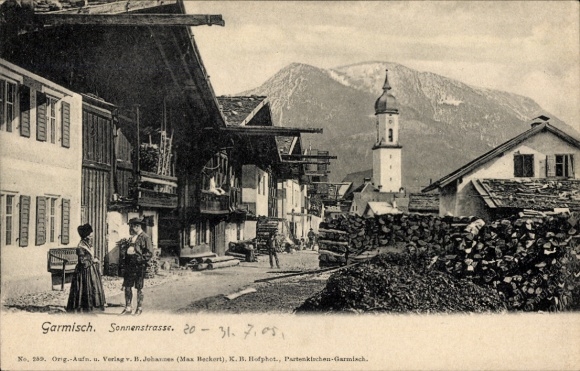 Postcard Garmisch Partenkirchen in Upper Bavaria, Sonnenstraße, mountains in the background, two people, Holzs