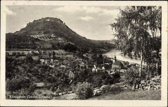 Ak Königstein an der Elbe Sächsische Schweiz, Landschaft mit Hügel, Fluss, historische Gebäude...