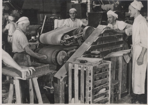 Original Foto Berlin Tempelhof, Eresburgstraße, Großbäckerei Schlüter, "Schlüter-Brot", um 1946
