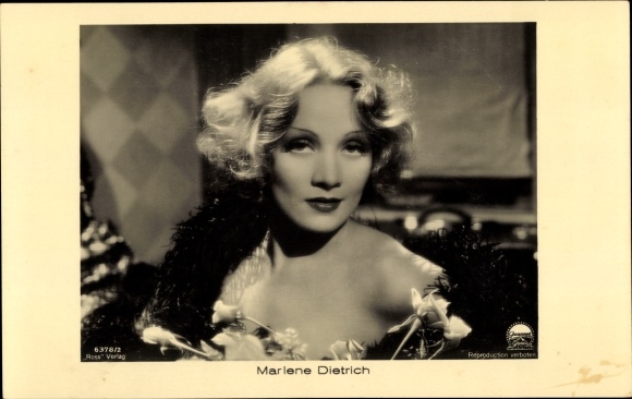 Postcard actress Marlene Dietrich, portrait