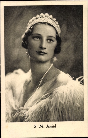 Postcard Astrid of Sweden, Queen of Belgium, portrait