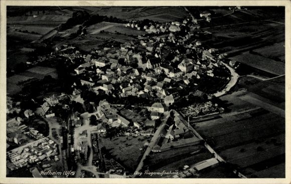 Ak Hofheim in Neder-Franken, luchtfoto van Hofheim, landelijk gebied, talrijke huizen
