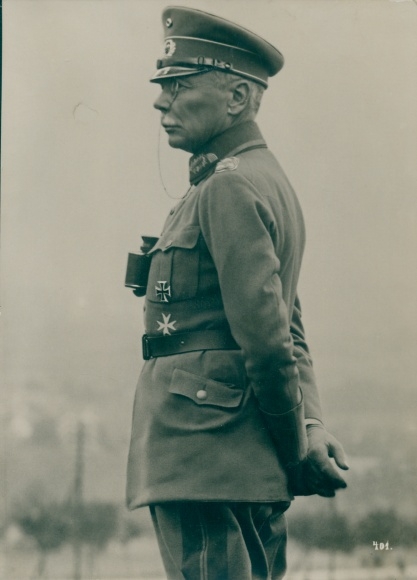 Foto Deutscher Offizier, Schirmmütze, Monokel, Feldstecher, Eisernes Kreuz, Gruppenmanöver, 1926