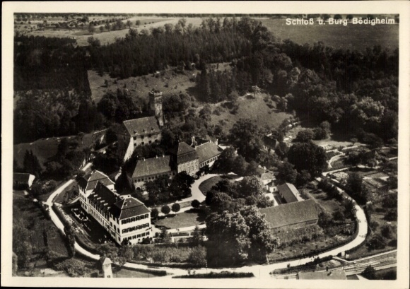 Ak Bödigheim Buchen in het Odenwald Baden, luchtfoto van kasteel Burg, groen landschap, architectuur