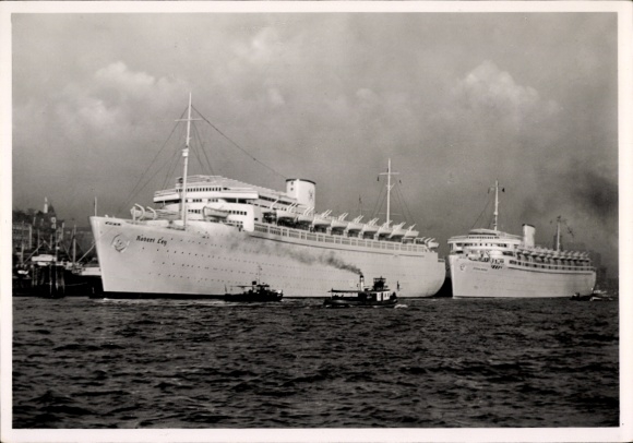 Postcard Hamburg, KdF holiday ships Robert Ley and Wilhelm Gustloff