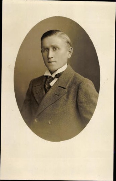 10 old photo PC men, various motifs