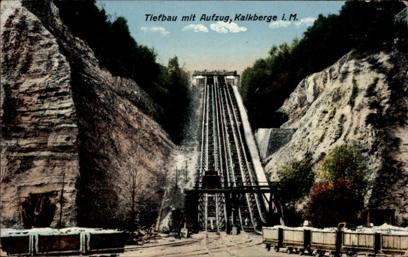 Ak Rüdersdorf bei Berlin, Kalkberge, Tiefbau mit Aufzug, Loren