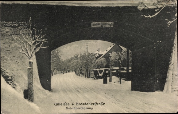 Postcard Dresden Gittersee, Dresdener Straße, railway overpass in winter, snow