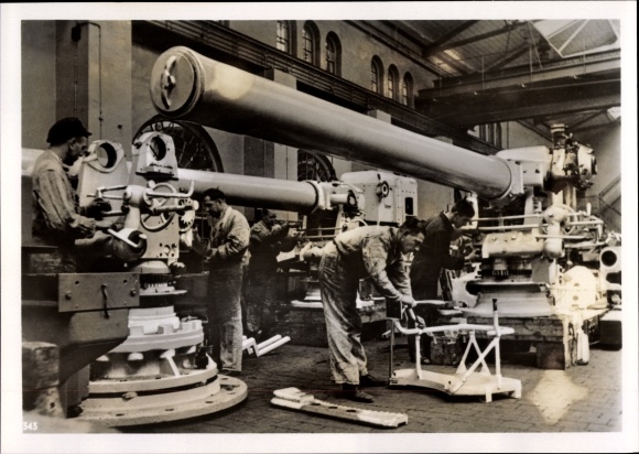 Photo Heinrich Hoffmann, artillery workshop, ship guns, December 1939